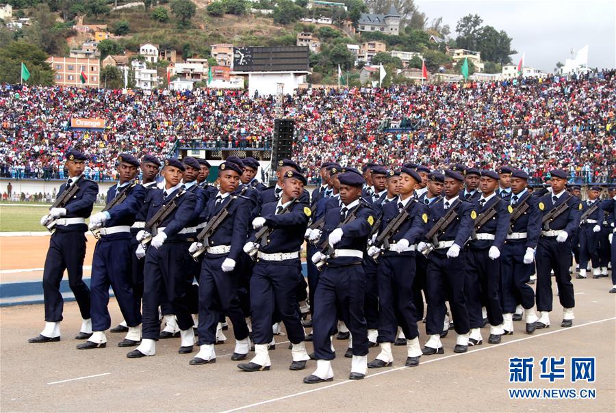 （国际）（3）马达加斯加举行独立56周年阅兵式
