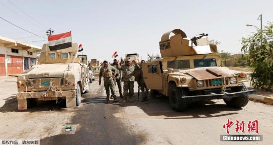 资料图：经过近一个月的战斗，政府军成功收复了被极端组织&ldquo;伊斯兰国&rdquo;占据的费卢杰市。