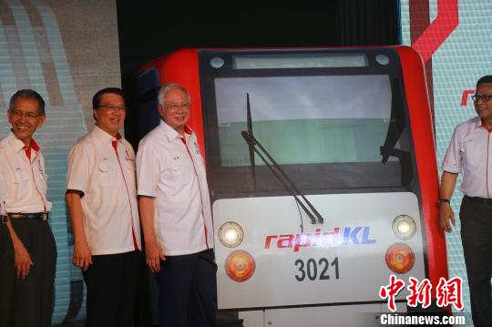 大马最长轻轨线贯通运营纳吉布首相为中国列车点赞