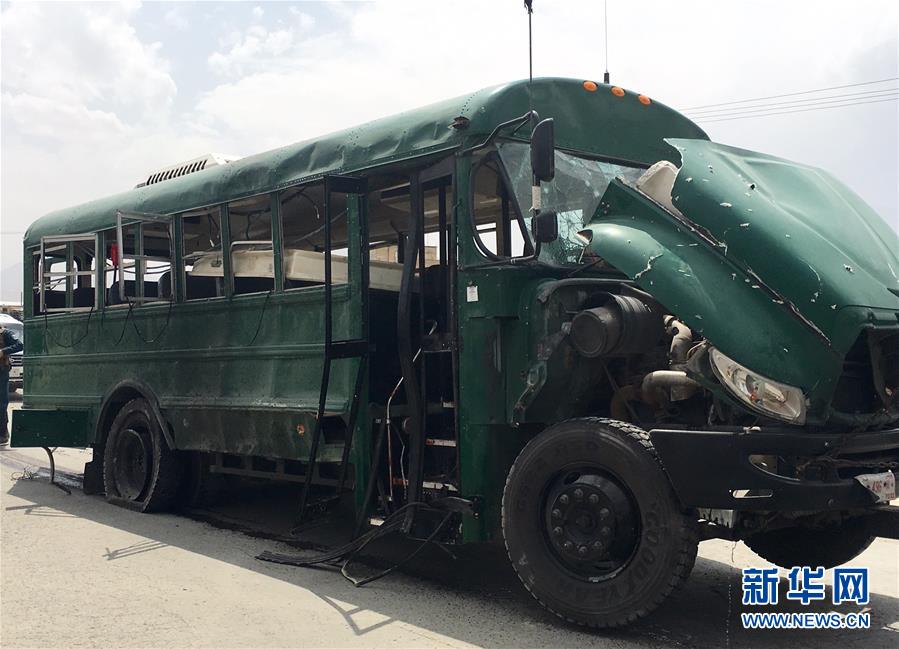 （国际）（1）阿富汗首都警察车队遭袭至少27人死亡