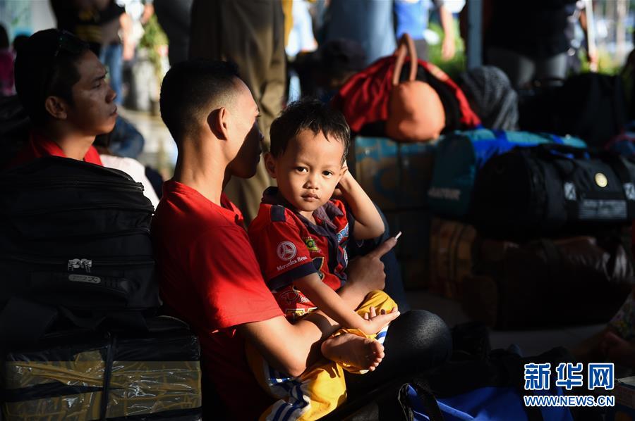 （国际）（1）印尼穆斯林开斋节前把家还