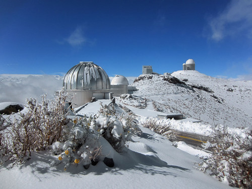 雪中天文台静谧仰望星空：南半球的清凉美景