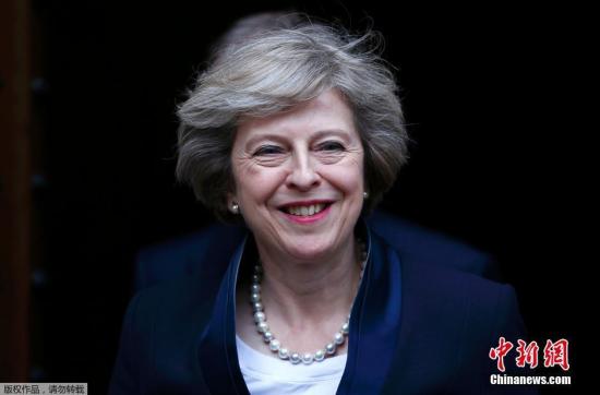 英國首相卡梅倫7月11日下午宣布，他將于本周三(7月13日)正式辭職，現任內政大臣特雷莎·梅將接替他擔任英國首相。特雷莎·梅隨後發表講話稱，她非常榮幸能夠當選保守黨領袖並將出任英國首相，將以謙卑的姿態面對未來，努力團結全體國民，共同創造一個更加美好的英國。特蕾莎·梅今年60歲，曾在四任保守黨領袖手下任職，被稱為“四朝元老”，1997年當選國會議員，2010年起擔任內政大臣。她擔任首相後，將成為繼撒切爾夫人之後英國歷史上第二位女首相。