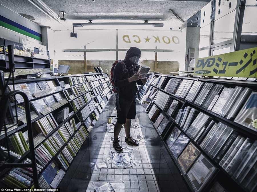 摄影师5年后重访日本福岛 杂乱荒芜仍如&ldquo;鬼城&rdquo;