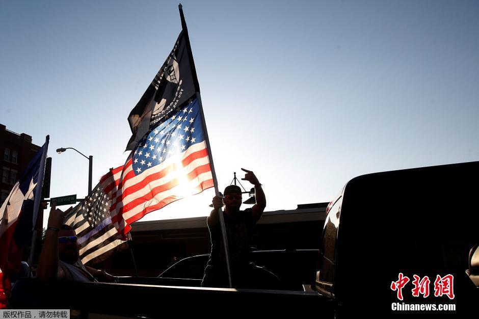 美国达拉斯枪击案殉职警察葬礼举行