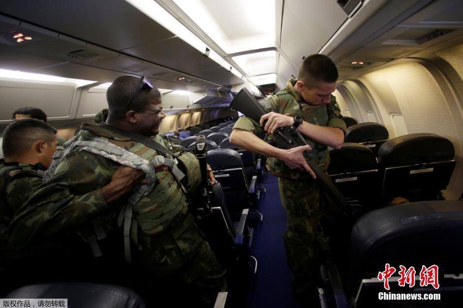 巴西空军举行大规模演习 确保奥运期间领空安全