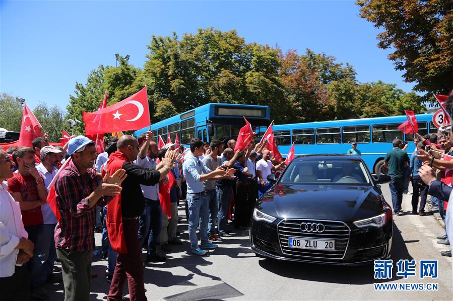 （国际）（4）土耳其民众游行呼唤和平