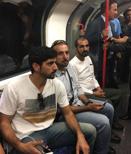 迪拜酋长父子&ldquo;微服出巡&rdquo; 大热天伦敦挤地铁