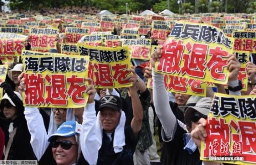 资料图：抗议的冲绳民众