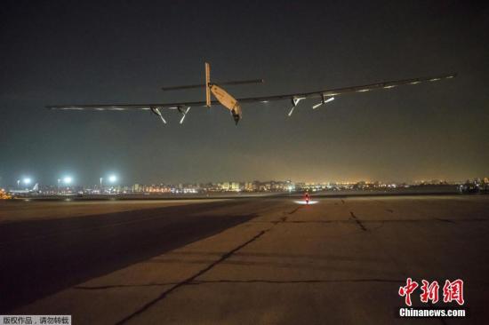 当地时间2016年7月24日，埃及开罗，瑞士飞行员驾驶的全球最大太阳能飞机&ldquo;阳光动力2号&rdquo;从开罗起飞，开始其环球飞行最后一段航程，目的地是阿布达比酋长国。