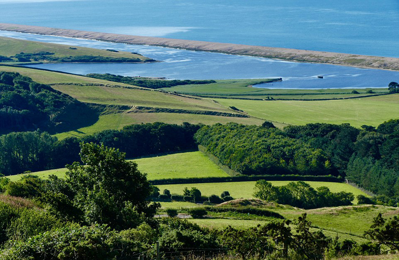 英国度假小镇现罕见海上龙卷风 游客惊奇（高清组图）【7】