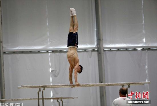 当地时间7月26日，巴西里约热内卢，俄罗斯体操运动员进行训练。图为俄男子体操运动员尼基塔&middot;纳戈尔内正在训练中。
