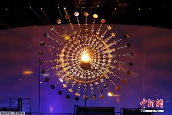 当地时间8月5日晚8时,2016里约奥运会开幕式在里约热内卢马拉卡纳体育场举行,利马点燃奥运圣火。