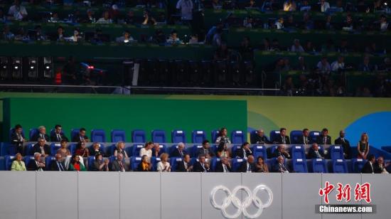 当地时间8月5日晚8时，2016里约奥运会开幕式在里约热内卢马拉卡纳体育场举行，各国代表团入场。图为潘基文亮相主席台。<a target=&apos;_blank&apos; href=&apos;http://www.chinanews.com/&apos; ><p align=