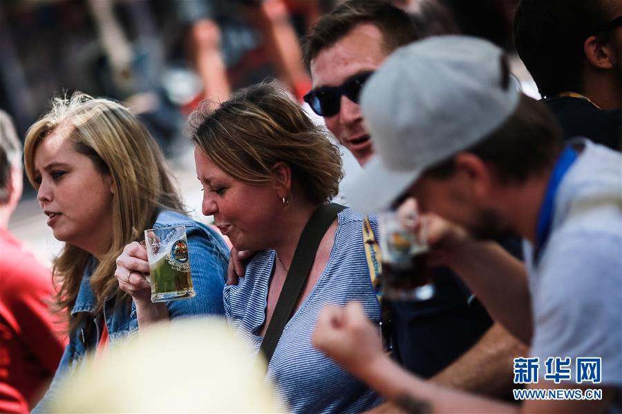 （晚报）（2）德国柏林：周末逛逛柏林啤酒节