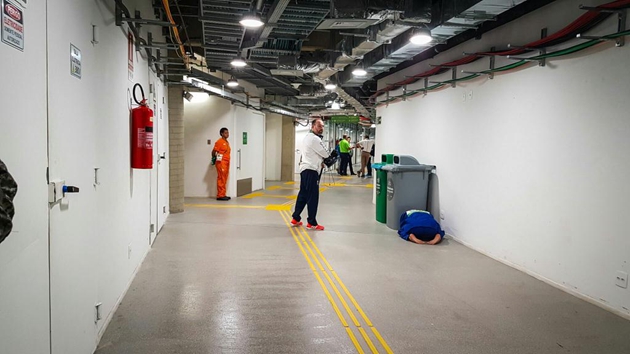 里约奥运:英柔道选手抱憾出局 跪垃圾桶边痛哭