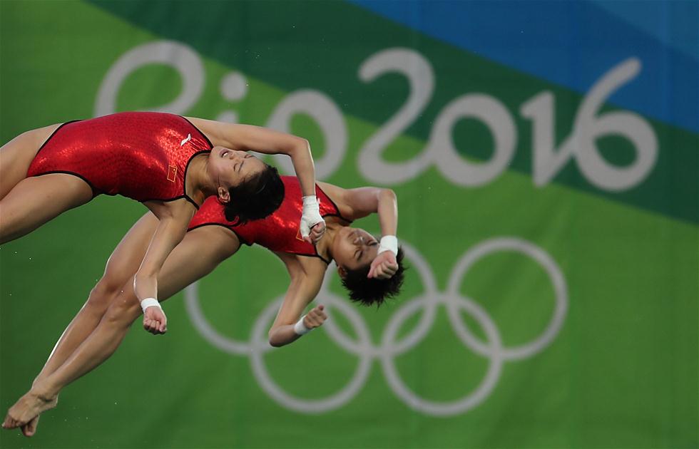 中国选手陈若琳（左）刘蕙瑕在决赛中。 