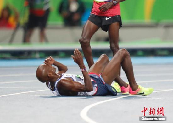 当地时间8月13日，里约奥运男子万米决赛，英国选手法拉赫被绊倒后继续比赛，并成功卫冕奥运万米跑金牌。<a target='_blank' href='http://www.chinanews.com/' ><p align=