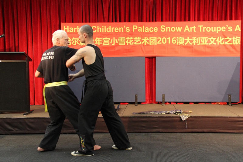 5.堪培拉白龙拳会进行了中国传统气功、武术等表演。（鲍捷 摄）