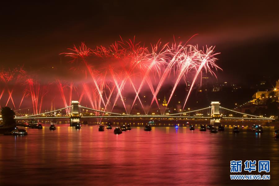 （国际）（3）布达佩斯：燃放焰火欢庆国庆