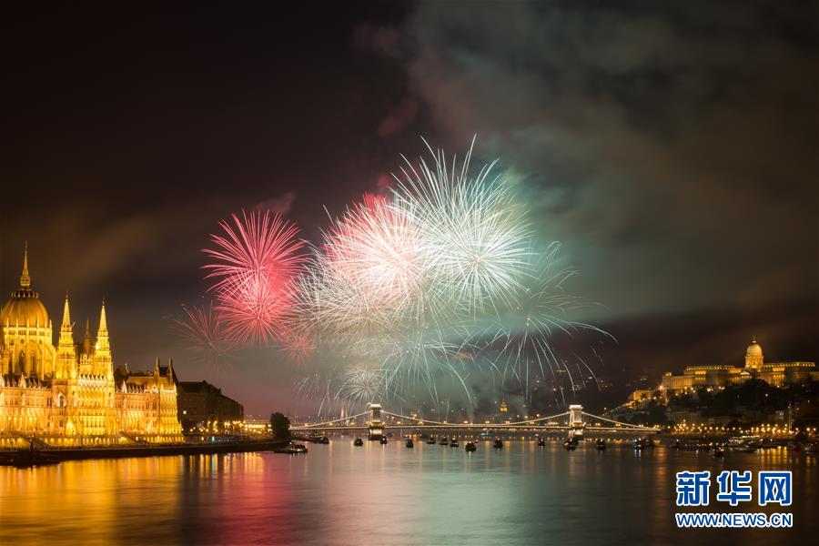 （国际）（2）布达佩斯：燃放焰火欢庆国庆