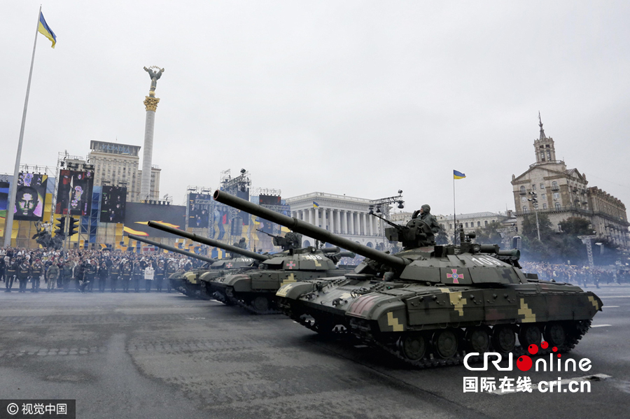 乌克兰举行独立日阅兵 波罗申科亲自检阅(组图