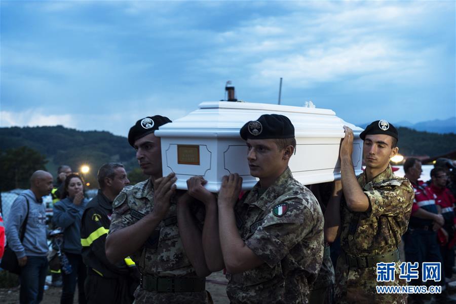 （国际）（2）意大利地震灾区为遇难者举办葬礼