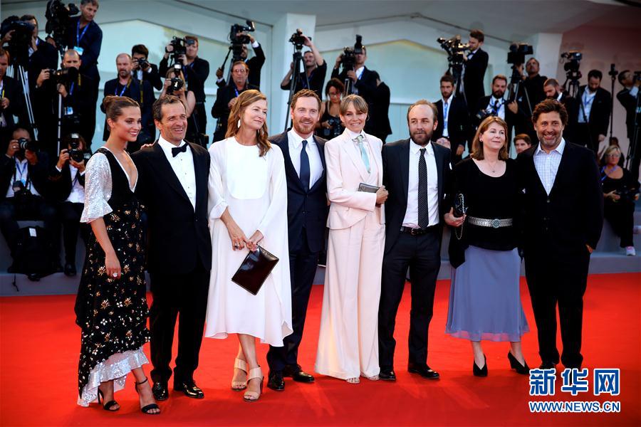 （国际）（1）影片《大洋之间的灯光》威尼斯首映