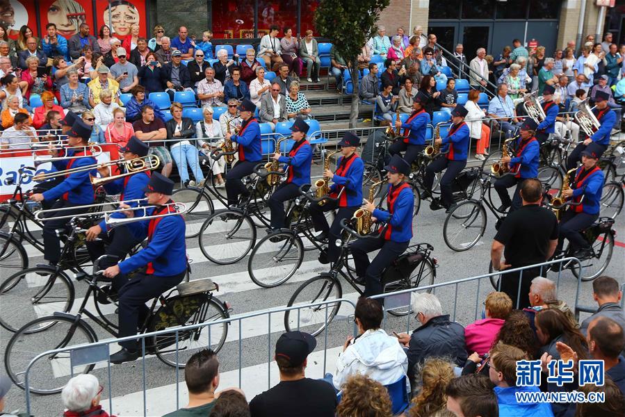 （XHDW）（2）自行车上的乐队