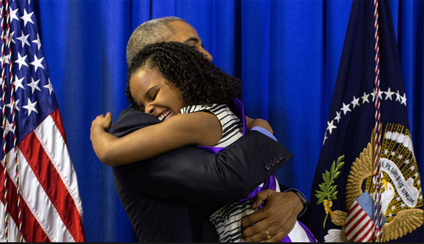 女孩见奥巴马和特朗普反差合照 网络疯传