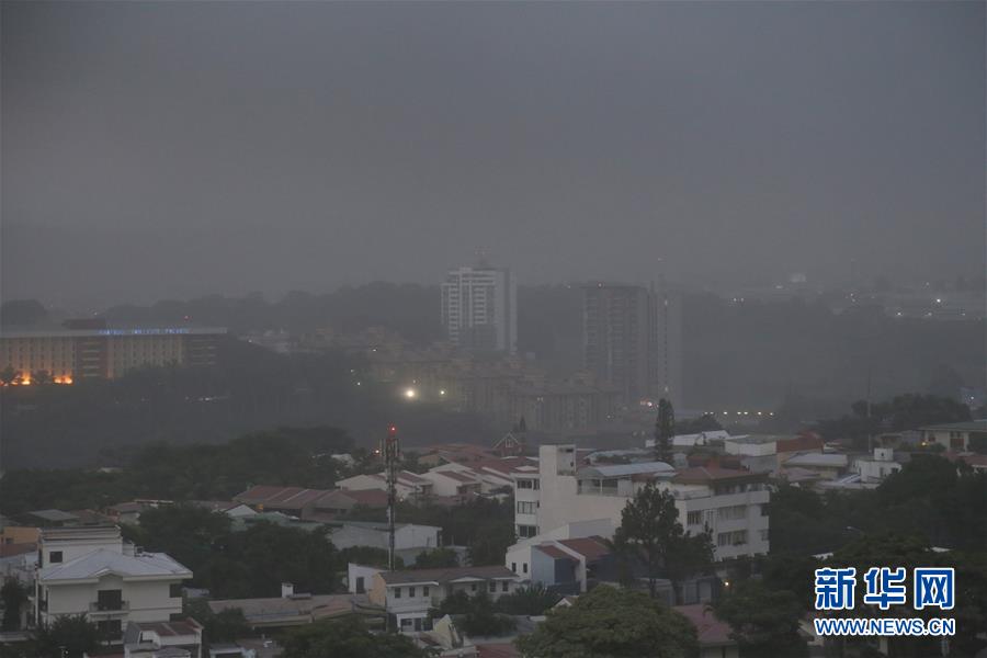 （晚报）（1）哥斯达黎加火山强烈喷发