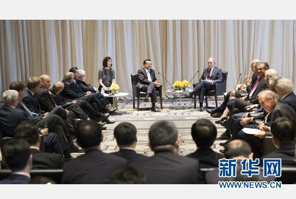 9月20日，国务院总理李克强在纽约同美国经济、金融、智库、媒体等各界人士座谈，就中美关系及经贸合作等共同关心的问题交流互动。新华社记者 黄敬文 摄
