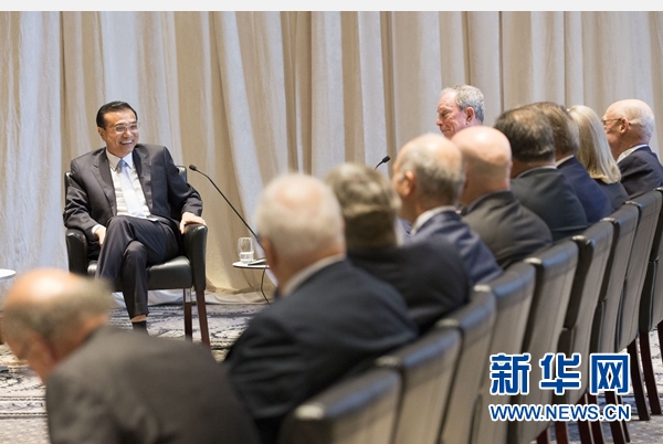 9月20日，国务院总理李克强在纽约同美国经济、金融、智库、媒体等各界人士座谈，就中美关系及经贸合作等共同关心的问题交流互动。新华社记者 黄敬文 摄