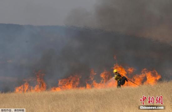 据美联社报道，坠毁的飞机是一架U-2侦察机，飞机坠毁后燃起大火。