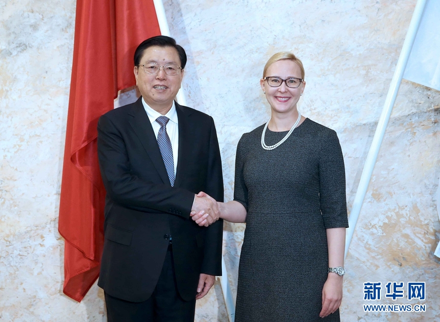 9月22日至24日，应芬兰议长洛赫拉邀请，全国人大常委会委员长张德江对芬兰进行正式友好访问。这是9月23日，张德江在赫尔辛基与芬兰议长洛赫拉举行会谈。新华社记者马占成摄