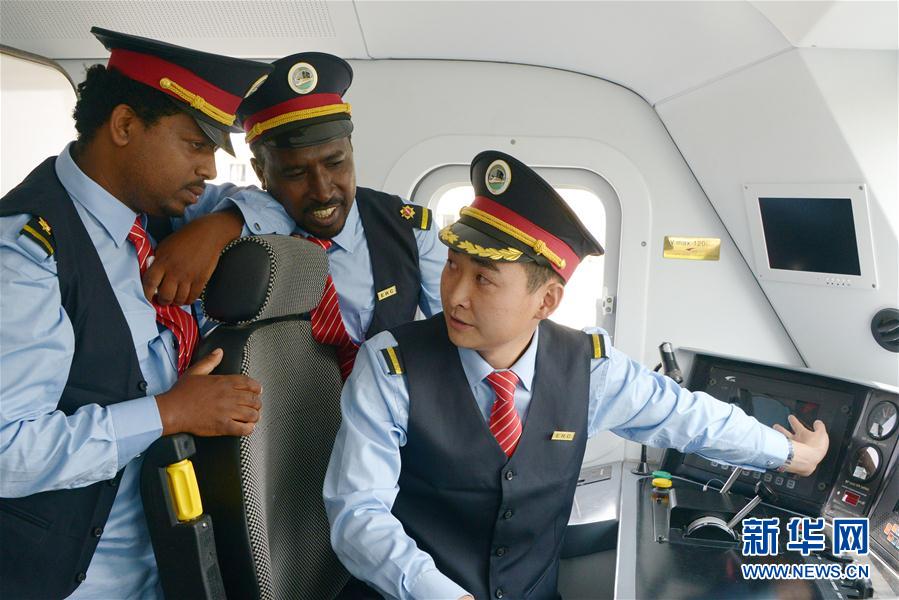 (国际)(2)跟中国师傅学开火车