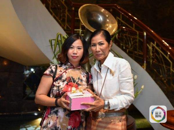 中国导游打飞的献血 泰国高官登门致谢