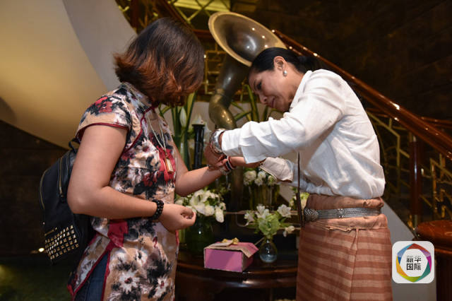 中国导游打飞的献血 泰国高官登门致谢