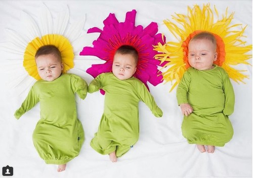 爱心妈妈每周给三胞胎合影 百变造型萌翻网友