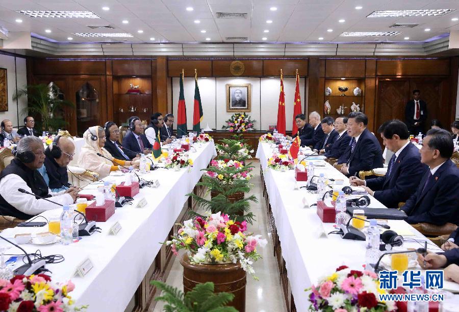 10月14日，国家主席习近平在达卡同孟加拉国总理哈西娜举行会谈。 新华社记者刘卫兵摄 