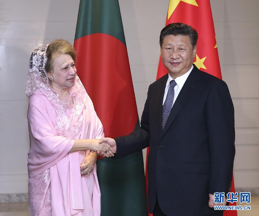 10月14日，国家主席习近平在达卡会见孟加拉国民族主义党主席卡莉达·齐亚。  新华社记者庞兴雷摄 