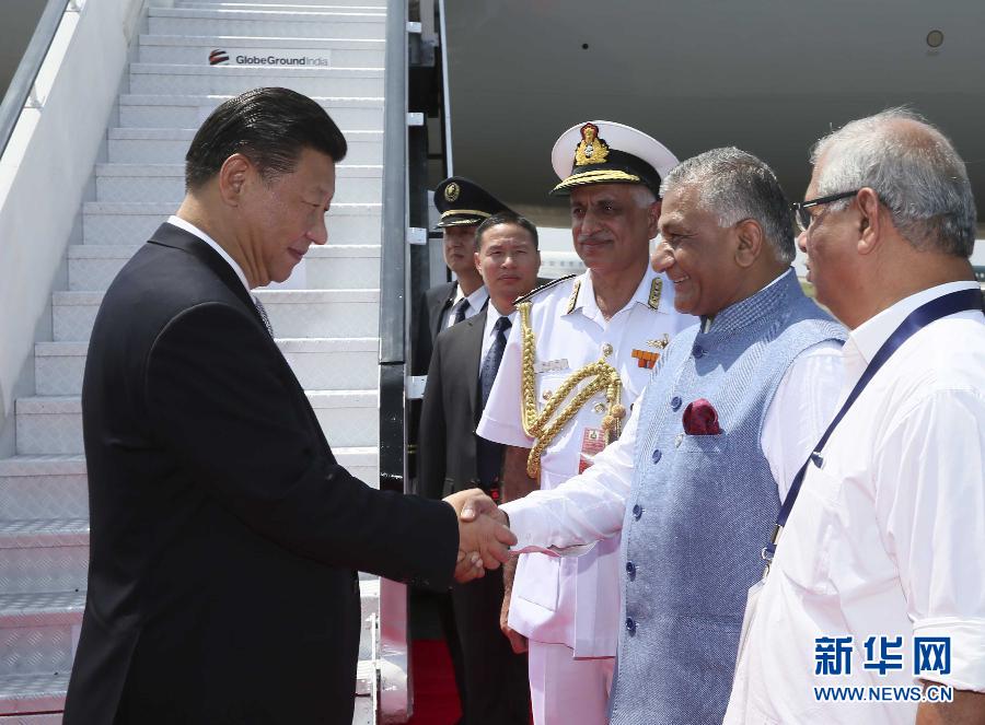 10月15日，国家主席习近平抵达印度果阿，应印度总理莫迪邀请，出席金砖国家领导人第八次会晤。 新华社记者兰红光摄 