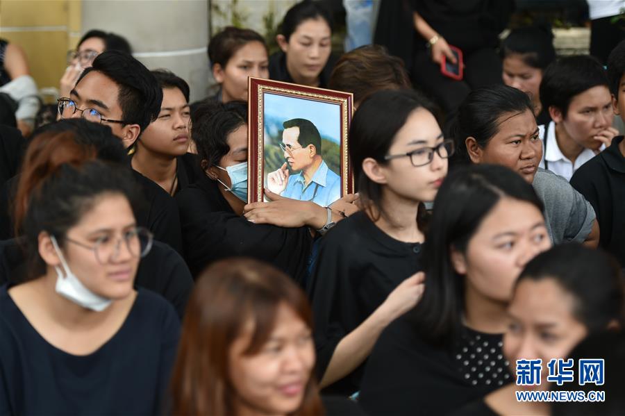 （国际）（3）泰国民众送别先王普密蓬