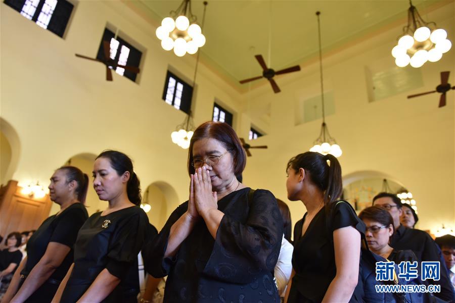 （国际）（2）泰国民众送别先王普密蓬