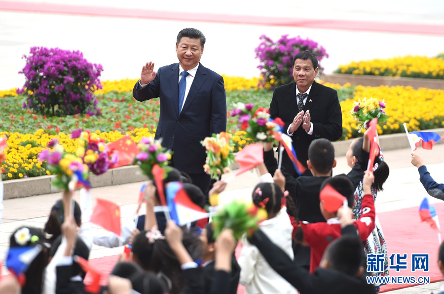 10月20日，國家主席習近平在北京人民大會堂同菲律賓總統杜特爾特舉行會談。這是會談前，習近平在人民大會堂東門外廣場為杜特爾特舉行歡迎儀式。新華社記者 謝環馳 攝