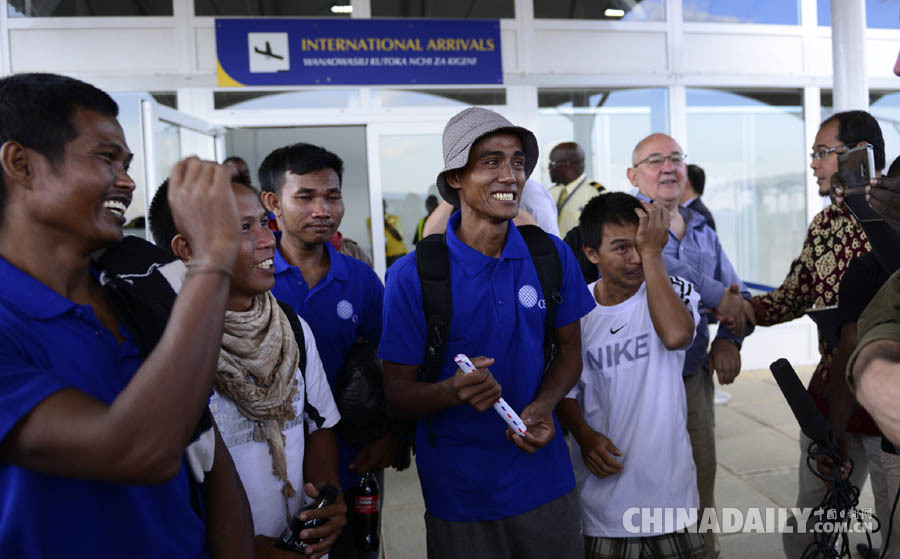 组图：遭索马里海盗劫持4年半 中国船员安全获救