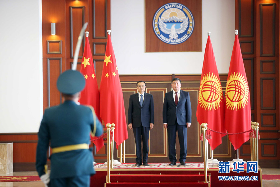 这是李克强出席热恩别科夫举行的欢迎仪式。新华社记者 姚大伟 摄