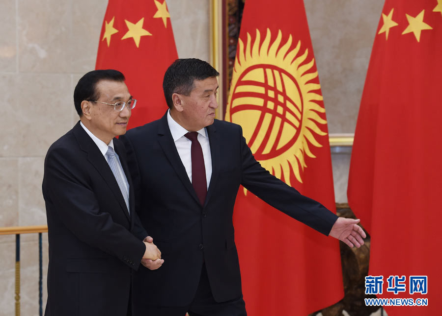 11月2日，国务院总理李克强在比什凯克国宾馆会议中心同吉尔吉斯斯坦总理热恩别科夫举行会谈。 新华社记者 饶爱民 摄 