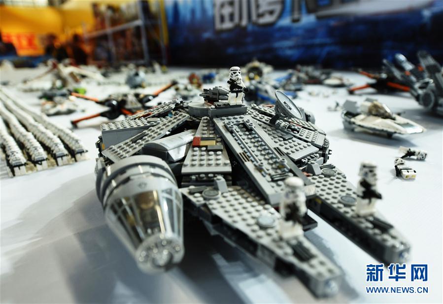 #（晚报）（1）乐高积木缩微版《星球大战》亮相杭州