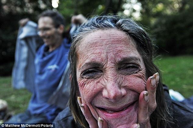 组图：纽约富家女败光家财 成中央公园流浪汉 